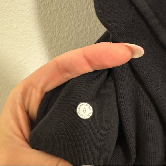 Lululemon Hooded Radiant Jacket Black Full Zip Side Pockets Size 6 Women’s - Picture 9 of 9